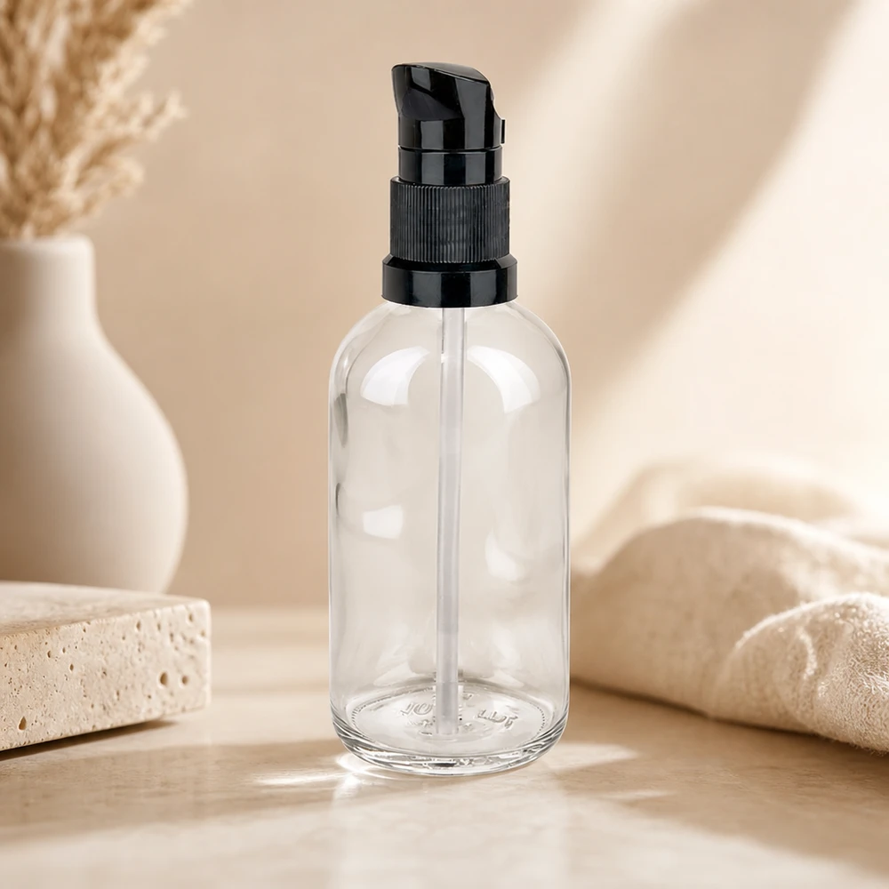 100ml pompflacon zwart STD ClearLine UT18/100 Lege 100 ml fles van helder glas met zwarte doseerpomp ClearLine UT18, hervulbare cosmeticafles