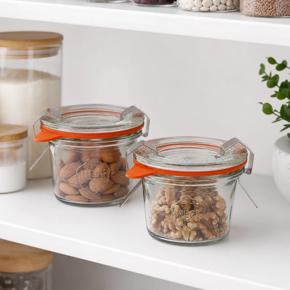 WECK 35ml RR40 trommels in een moderne keuken voor het stijlvol bewaren van noten en droge proviand
