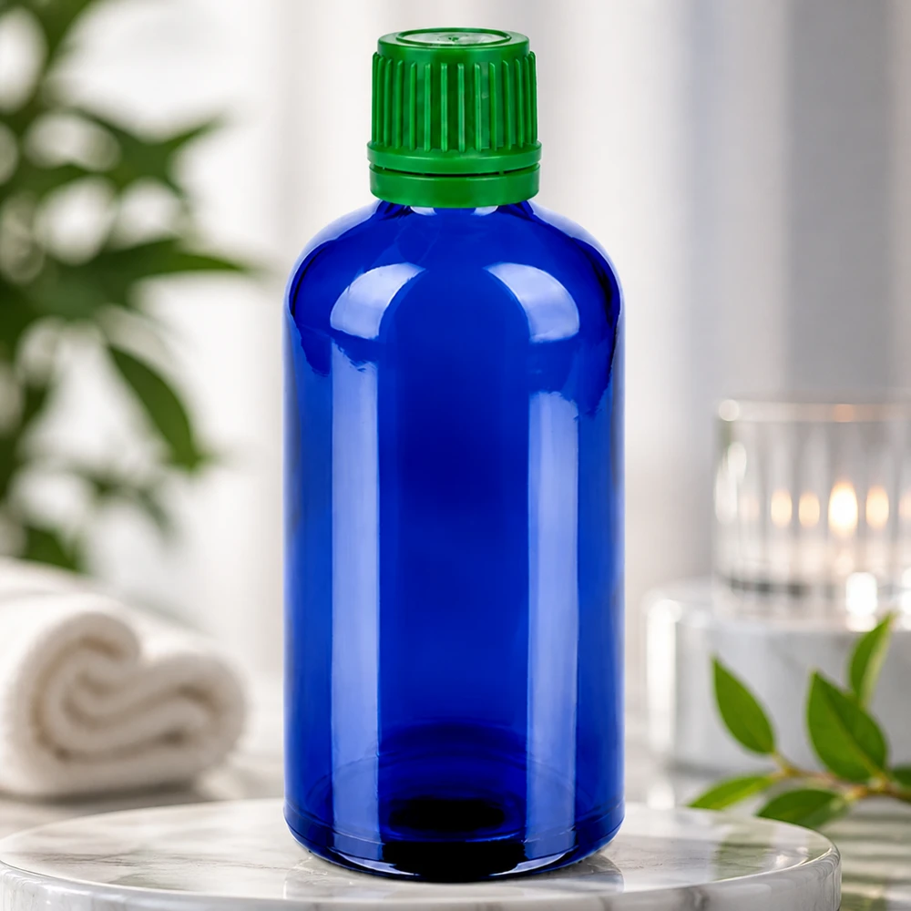 Professionele laboratoriumfles van 100 ml in UV-beschermend blauw met kindveilige groene dop