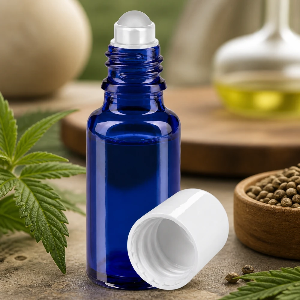 Apothekersflesje blauw 20ml roll-on cap wit Compacte roll-on-fles van 20 ml, gemaakt van blauw veiligheidsglas met een witte kunststof dop