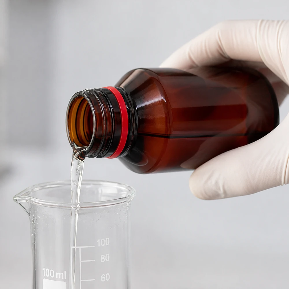 Chemisch bestendige PET-fles van 50 ml met kinderveiligheid bij gecontroleerd overgieten