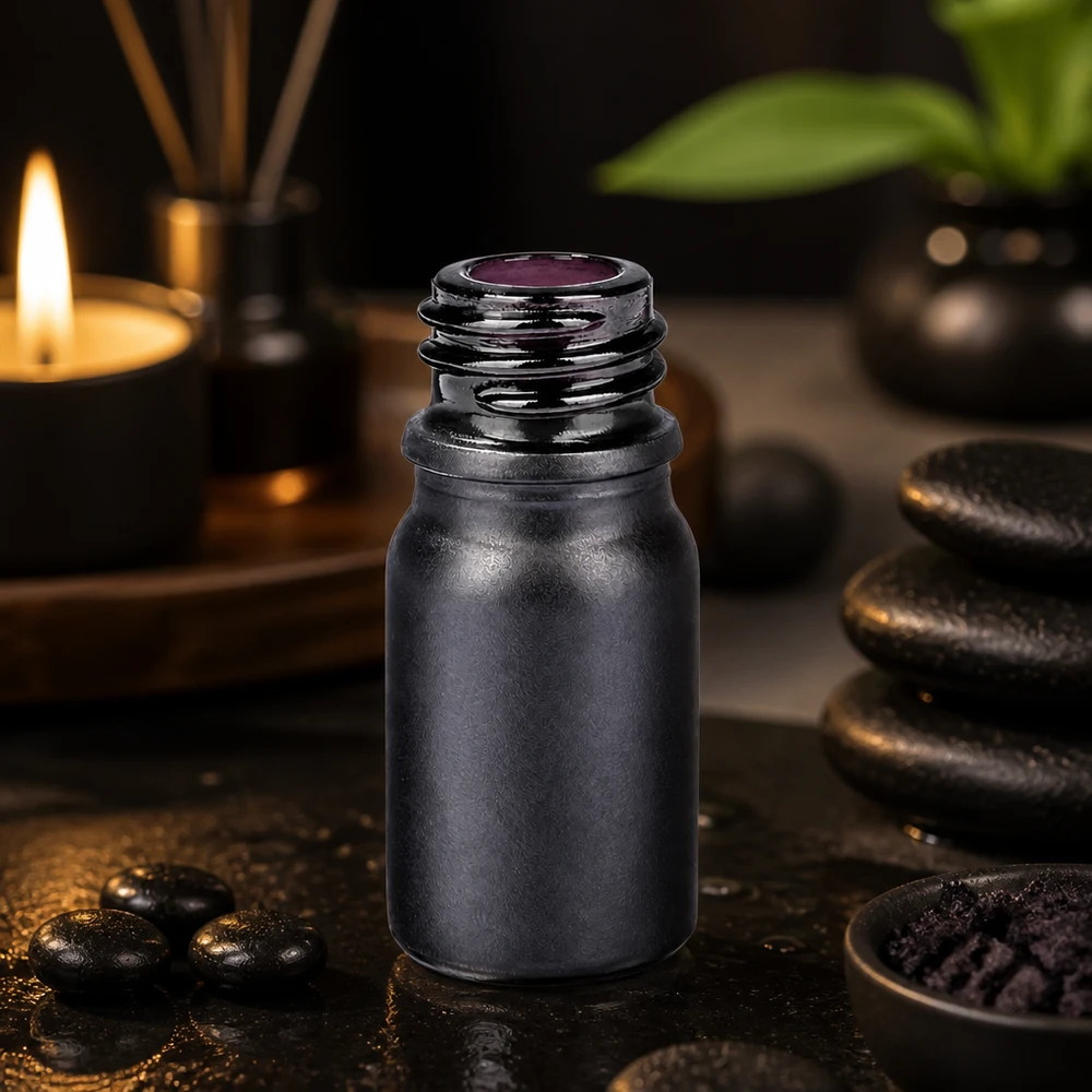 Elegant 5ml apothekersflesje BlackLine UT18/5 UNiTWIST gepresenteerd in een stijlvolle spa-sfeer