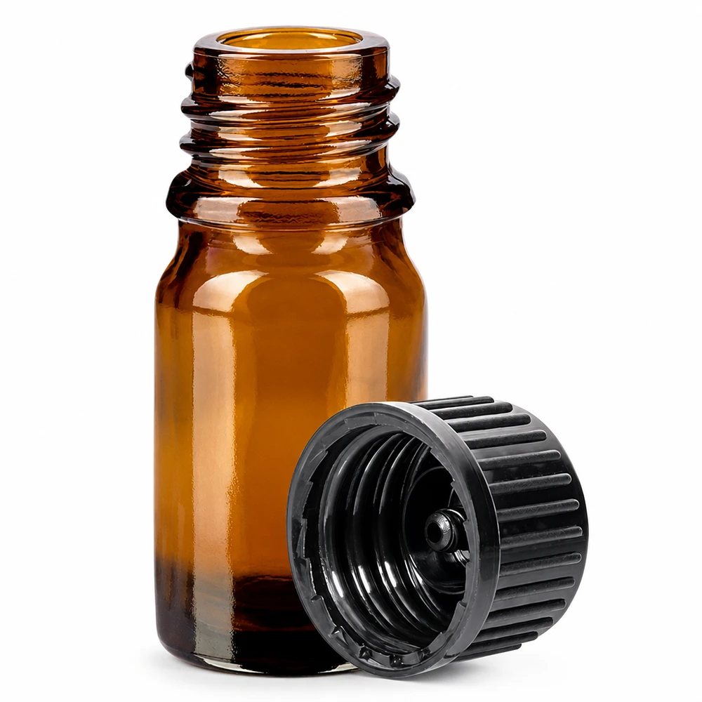 Klein 5ml apothekersflesje van bruin glas met geribbelde dop voor medicijnen