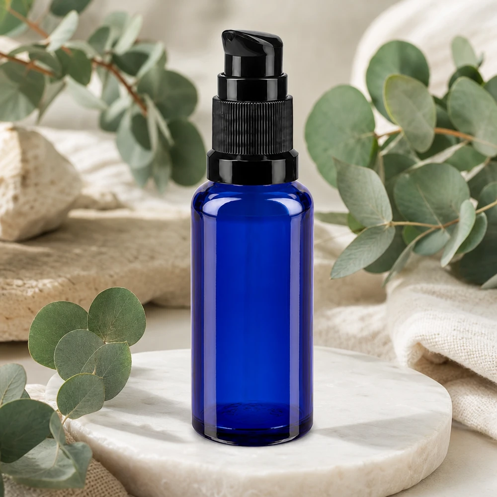 Blauwe glazen flessen 30ml met zwart pompsluiting Kleine blauwe serumfles van 30 ml van UV-bestendig glas met een zwarte pompdop