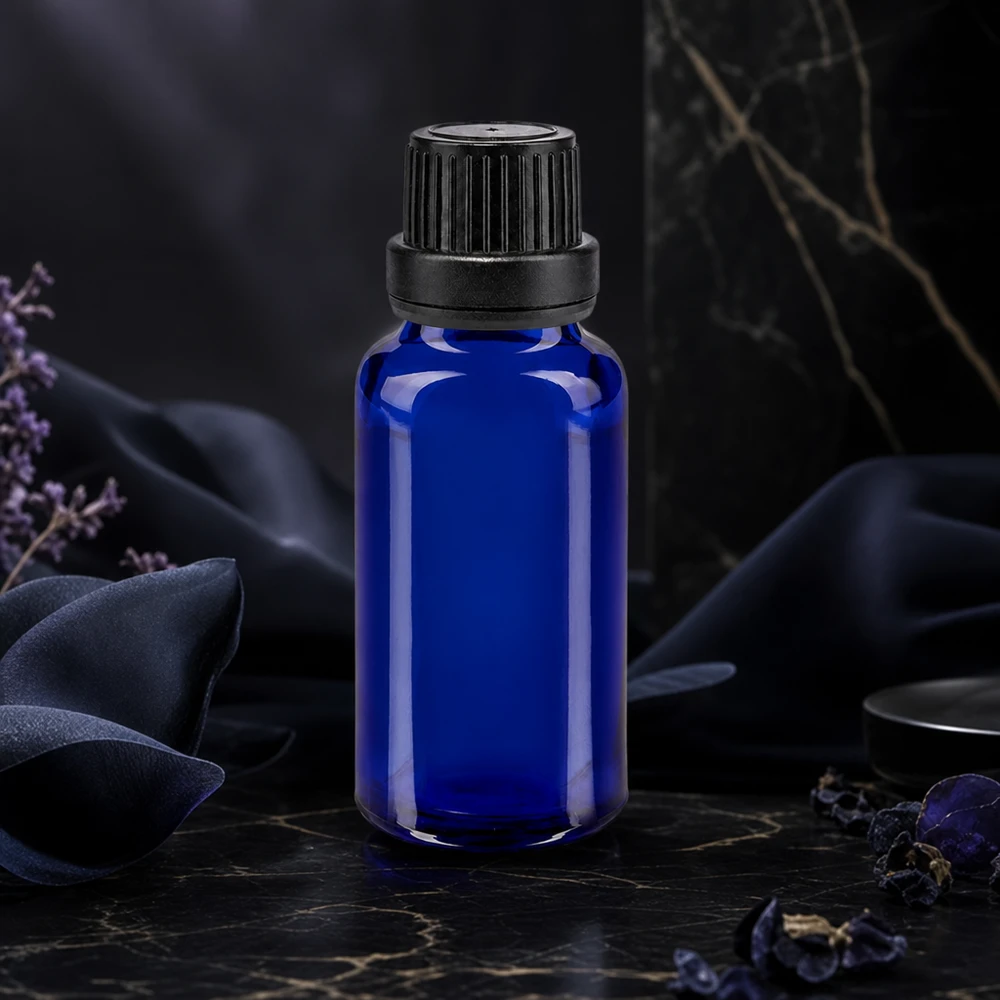 Blauwe glazen flessen 20ml met zwart schroefsluiting VR Kleine blauwe glazen apothekersfles van 20 ml met veiligheidssluiting voor cosmetica