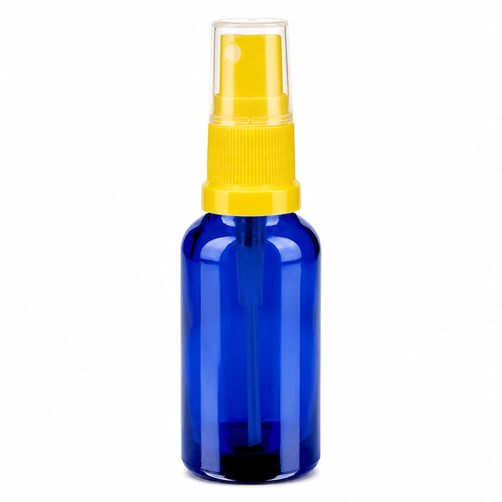 Compacte blauwe sprayflacon 30ml van robuust glas met ergonomische gele spraybevestiging