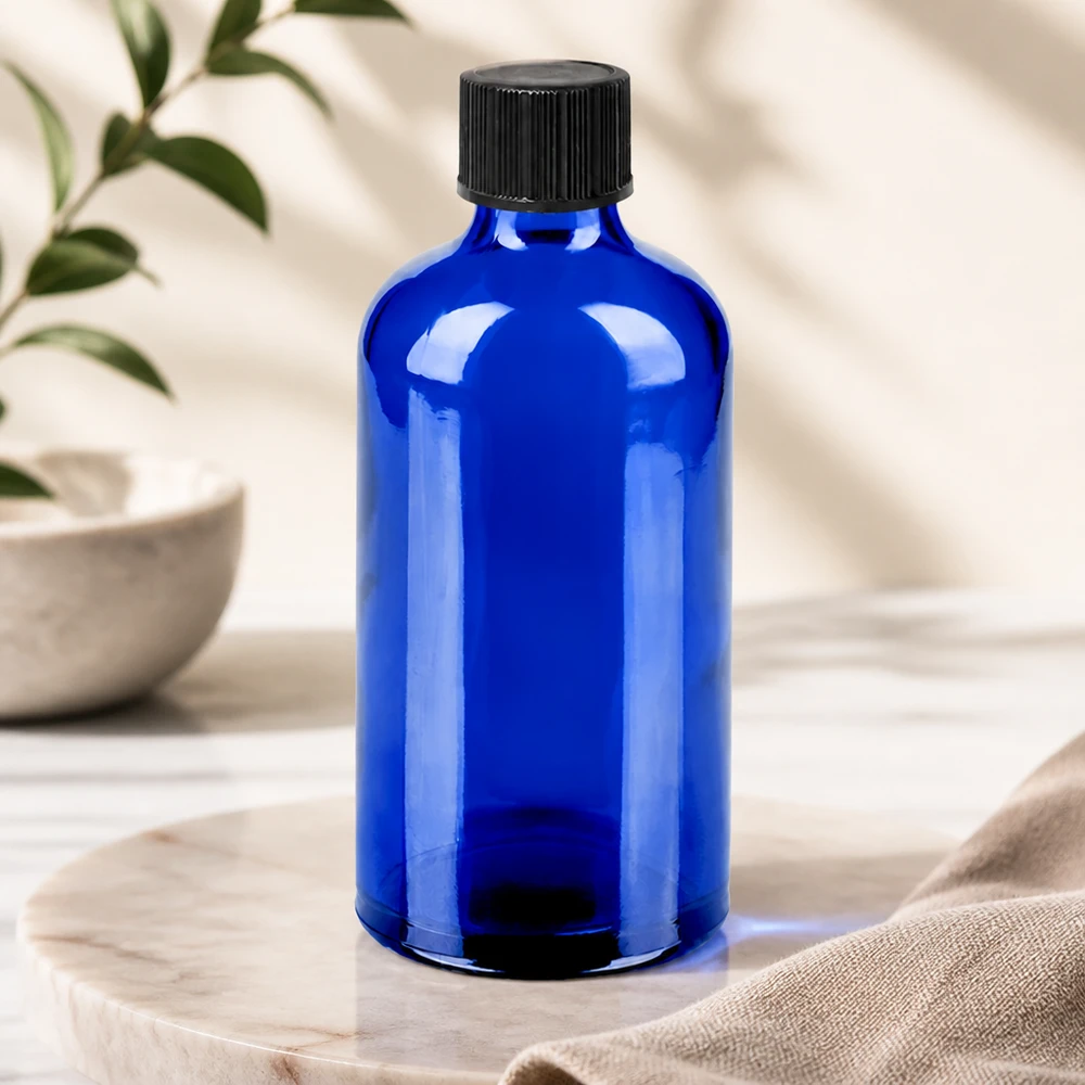 100ml druppelfles 1mm zwart STD BlueLine UT18/100 Kobaltblauwe 100ml druppelfles met standaard zwarte dop voor het veilig bewaren van lichtgevoelige stoffen
