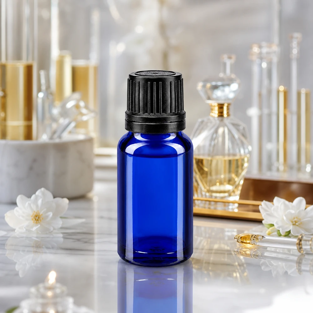 Blauwe glazen flessen 10ml met zwart druppelstop OV Blauw glazen flesje van 10 ml met zwarte verzegeling, ideaal voor het afvullen van gevoelige stoffen