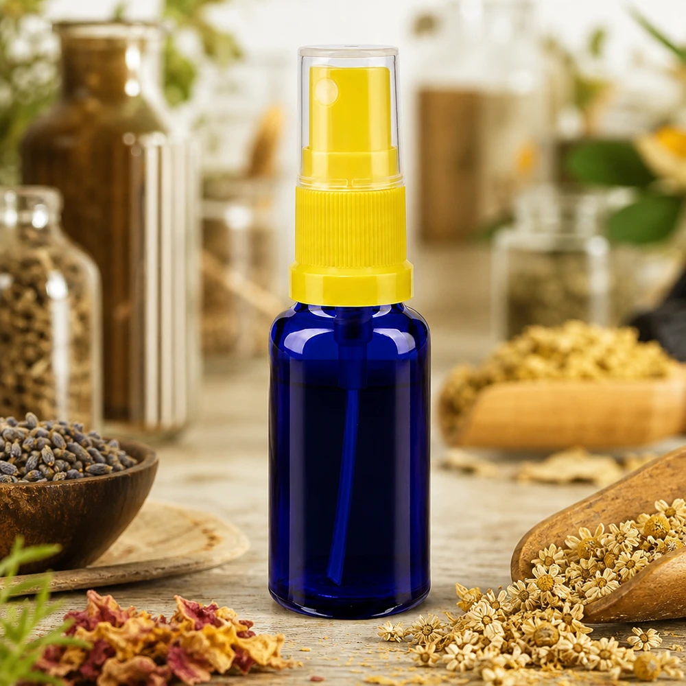 Blauw apothekersflesje van 20 ml met geel verstuivingsmechanisme, geschikt voor kruidenextracten