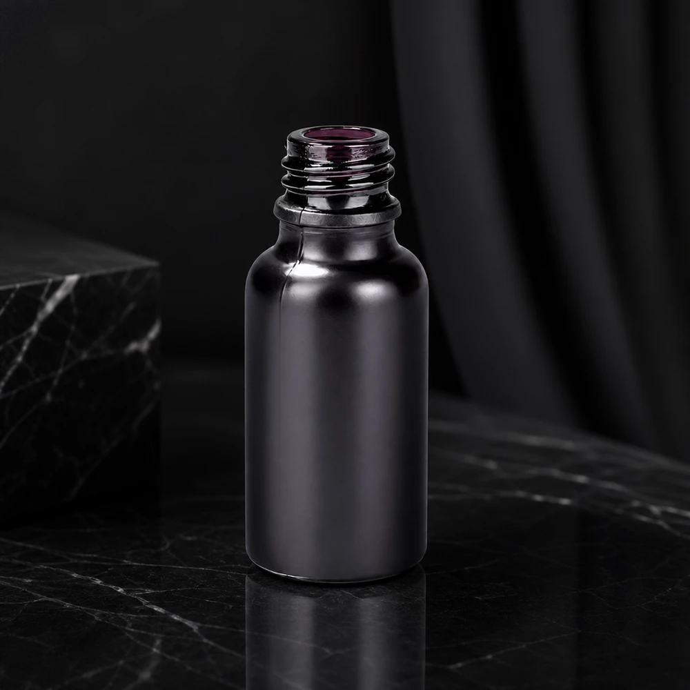 Moderne 20ml BlackLine fles met glanzend zwart glazen oppervlak en UT18/20 schroefdraad