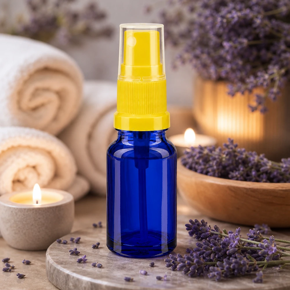 Hoogwaardige glazen fles van 10 ml met gele sproeikop voor wellness- en spatoepassingen BlueLine