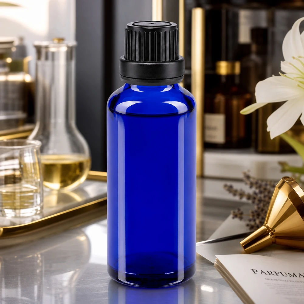 Blauwe glazen flessen 30ml met zwart druppelsluiting 2mm VR Lichtbeschermende blauwe glazen fles van 30 ml met zwarte buitenverpakking voor etherische oliën en essences