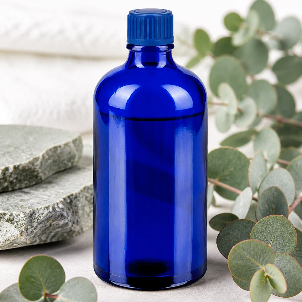 Duurzame glazen fles van 100 ml in blauw als milieuvriendelijke verpakkingsoplossing