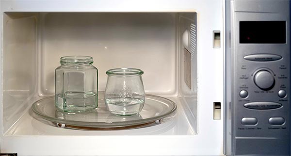 Steriliseer potten in de magnetron