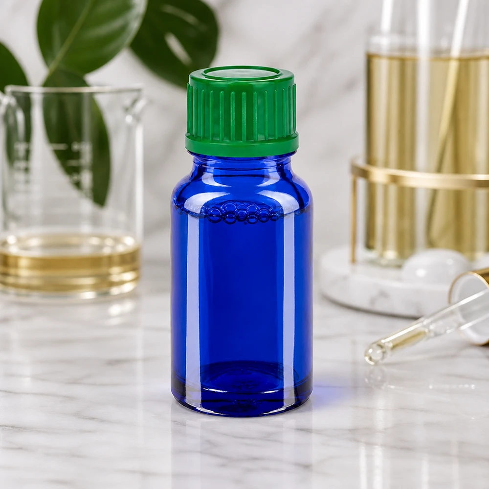 Precies 10ml glazen flesje BlueLine UT18/10 met dichte groene dop drupvrij