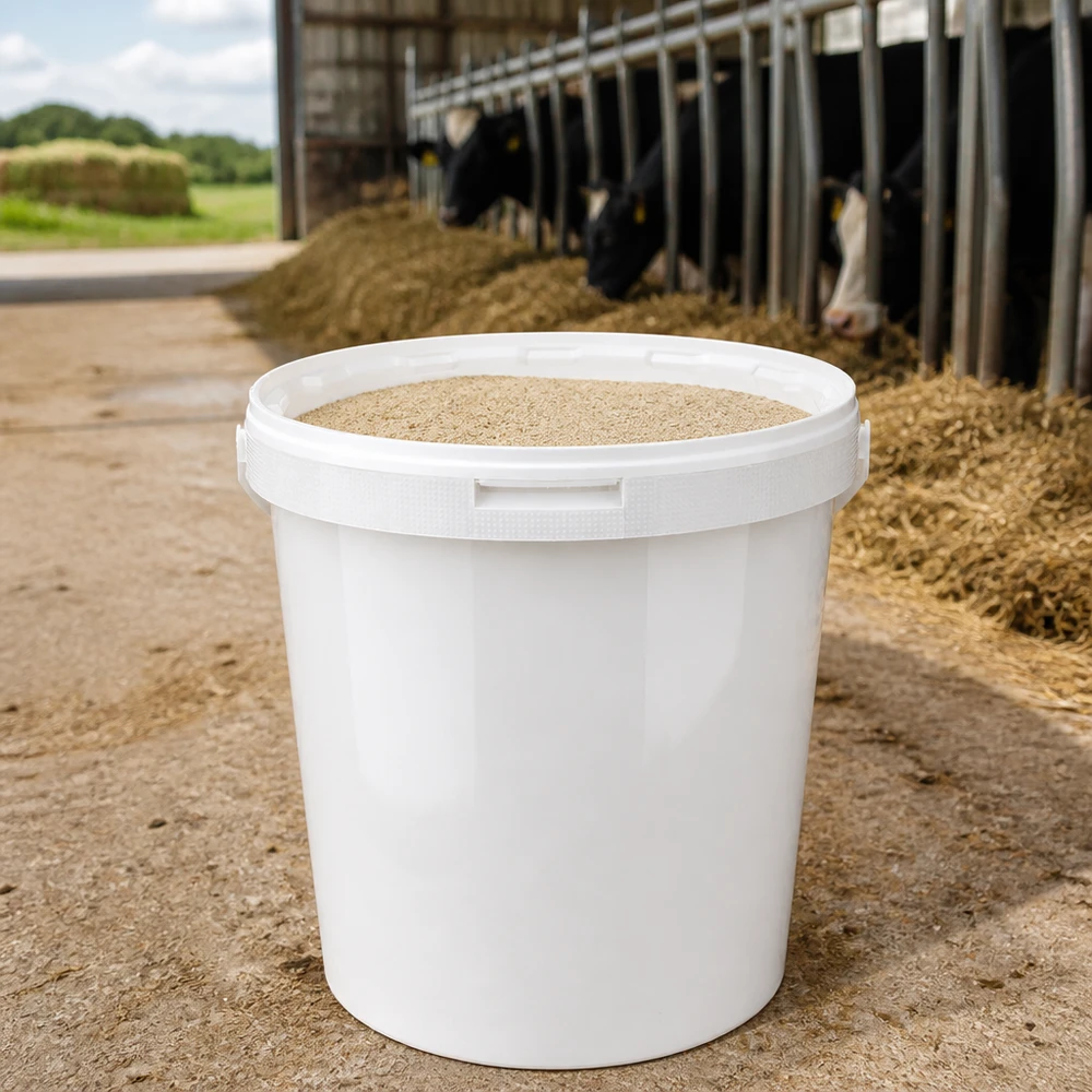 10,7 liter emmer van wit PP plastic met deksel Grote witte voorraademmer van 10,7 l, gemaakt van PP, met deksel, voor het bewaren van stortgoederen en diervoeder